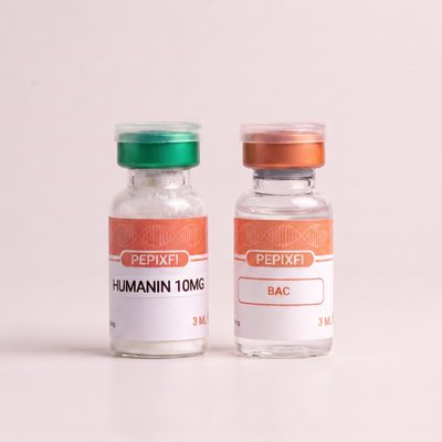 Humanin 10mg — vialen och BAC-vattnet sida vid sida